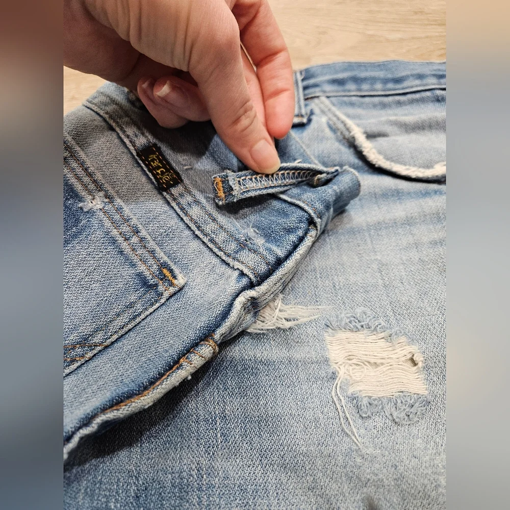 Wrangler distressed booty shorts 32